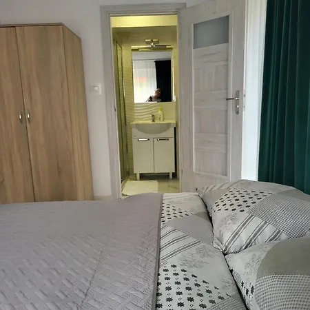 Siodemkacamp Maja Homestay *